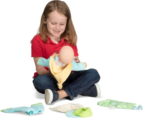 Vista 3 de Melissa & Doug Mine to Love Ropa de muñeca para jugar y combinar, para muñecas unisex de 12"-18" (6 piezas)