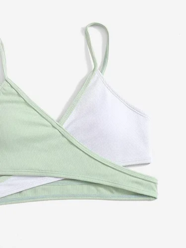 Vista 3 de OYOANGLE Conjunto de bikini de 3 piezas con estampado tropical y pantalones cortos para niña