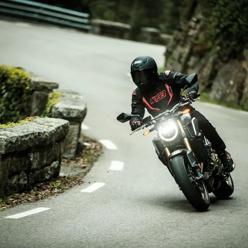 Vista 7 de SHOEI RF-1400