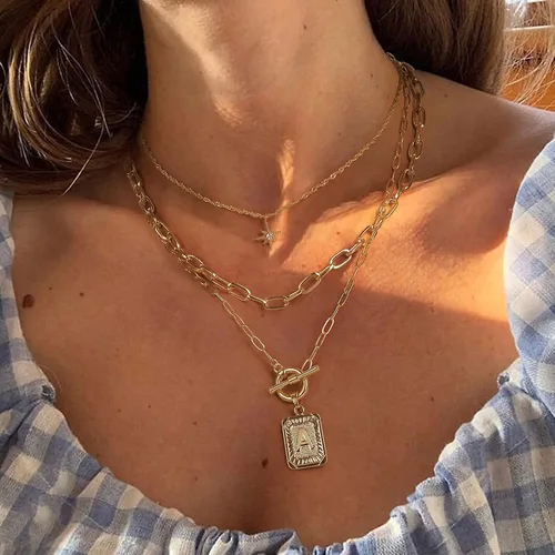 Vista 2 de MJartoria Collares con inicial en capas para mujer, a la moda, chapado en oro de 14 quilates, gargantilla de estrella simple, collar con dije