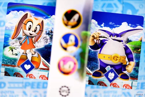 Vista 3 de Steamforged Games Sonic El juego de cartas. Juega como Sonic, Shadow, Knuckles, Tails, Amy, o Blaze. 2-6 jugadores 20-30 minutos tiempo de juego.