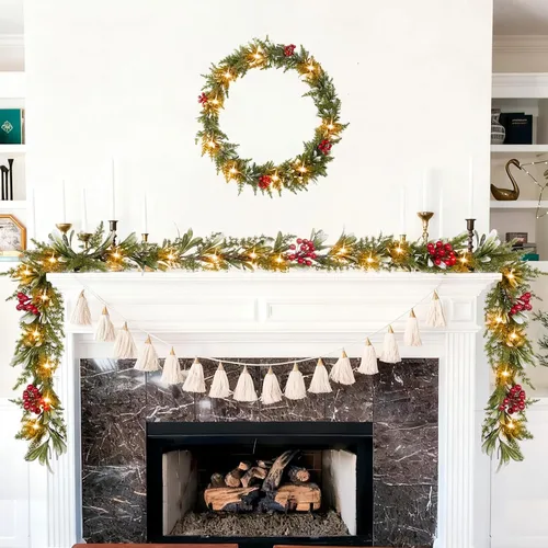 Vista 8 de Guirnalda de Navidad preiluminada de 6.5 pies con luces, guirnalda de olivo verde artificial con bayas rojas, funciona con pilas, guirnalda de pino