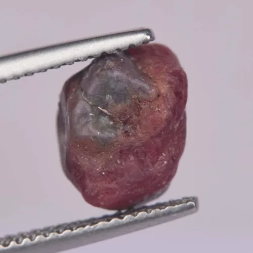 Vista 2 de Piedra mineral natural de espinela roja, piedra preciosa suelta certificada de espinela áspera de 5,50 quilates, gema suelta de cristal curativo
