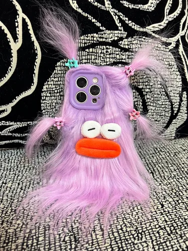 Vista 7 de Funda de teléfono de felpa negra para iPhone 11, linda funda DIY de pelo largo con cara divertida y abrigada, funda protectora de invierno