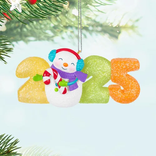 Vista 3 de Hallmark Keepsake Adorno de Navidad 2025, Década Dulce 2025, Regalos de Coleccionistas de Muñecos de Nieve