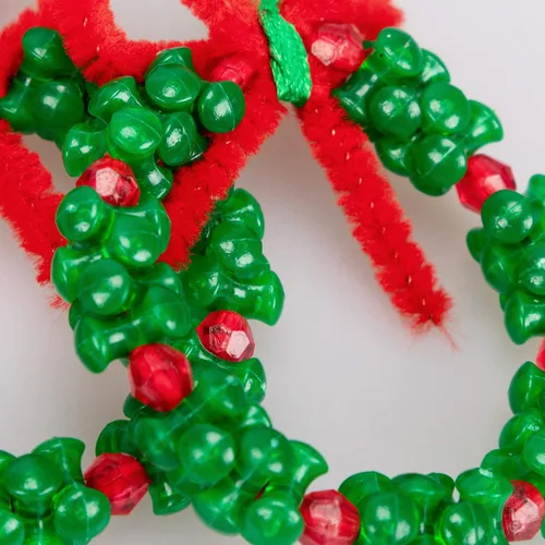 Vista 5 de Manualidades de Navidad para niños, adultos y familias, kit de adornos con cuentas para hacer corona, bastón de caramelo, árbol de Navidad, muñeco