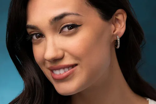 Vista 3 de Natalia Drake Aretes de aro con barra horizontal de 12 quilates para mujer en plata de ley 925
