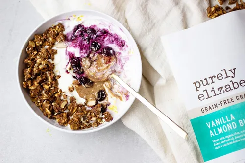 Vista 4 de Purely Elizabeth, mantequilla de almendras de vainilla, granola keto con aceite MCT, sin granos (6 unidades, 48 onzas a granel)