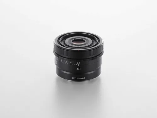 Vista 8 de Sony FE 40mm F2.5 G Lente Ultra Compacta de Fotograma Completo G