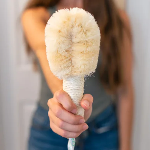 Vista 5 de GranNaturals Cepillo de sisal para piel y cuerpo para baño y ducha Fibras naturales para mejorar la circulación sanguínea, exfoliar la piel