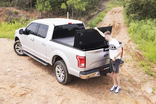 Vista 5 de Xcover - Cubierta rígida plegable para caja de camioneta de perfil bajo, compatible con camioneta F150 2015-2025 con caja de 5.6 pies