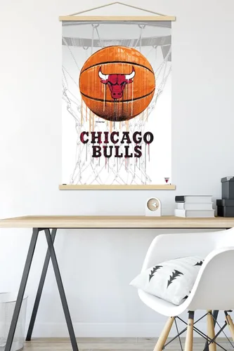Vista 5 de Trends International NBA Chicago Bulls - Póster de pared de Drip Basketball 21, 22.375 x 34 pulgadas, paquete de impresión premium y colgador