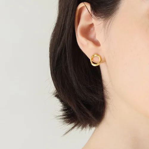 Vista 4 de CHOW SANG SANG Essence 999 - Aretes de aro de oro de 24 quilates con tiras Mobius para mujer 93863E