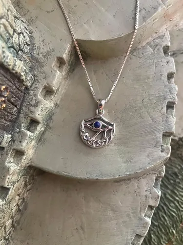 Vista 7 de Colgante de plata de ley con ojo de luna celta de Horus con lapislázuli sintético en collar de 18 pulgadas, Metal, Lapislázuli