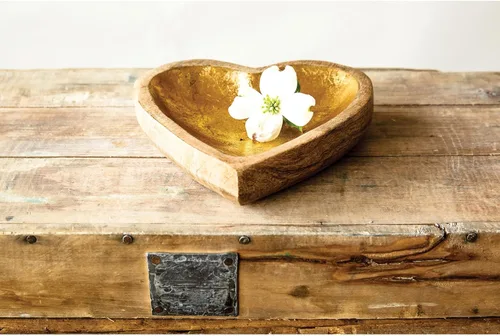 Vista 2 de Bandeja de corazón de madera de mango con interior de hoja de oro