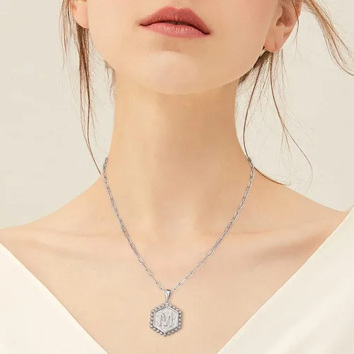 Vista 2 de M MOOHAM - Collares de oro chapados con oro de 14 quilates para mujer, con dije hexagonal, con letras, broche de barra de pasador, gargantilla