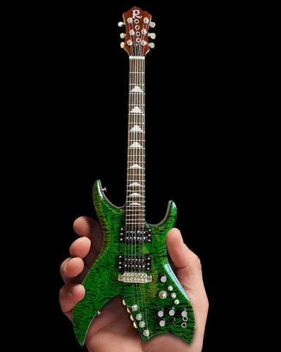 Vista 3 de Axe Heaven Mini Guitarra Coleccionable B.C. Rich Bich Réplica a escala 1:4