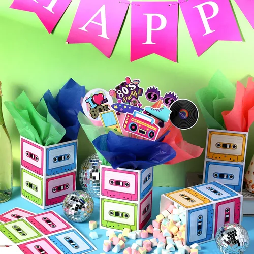 Vista 4 de 6 juegos de decoraciones retro de los años 80 para fiestas de los 80, centros de mesa retro de hip hop con caja de cinta de casete recortes y palos