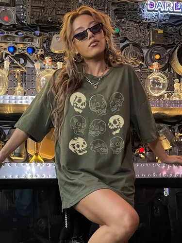 Vista 4 de WDIRARA Camiseta de manga larga con estampado de calavera, hombros caídos, de gran tamaño, para mujer