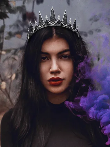 Vista 2 de SWEETV Black Gothic Crown, Witch Evil Queen Crown for Cosplay Halloween 1. negro+plata antigua