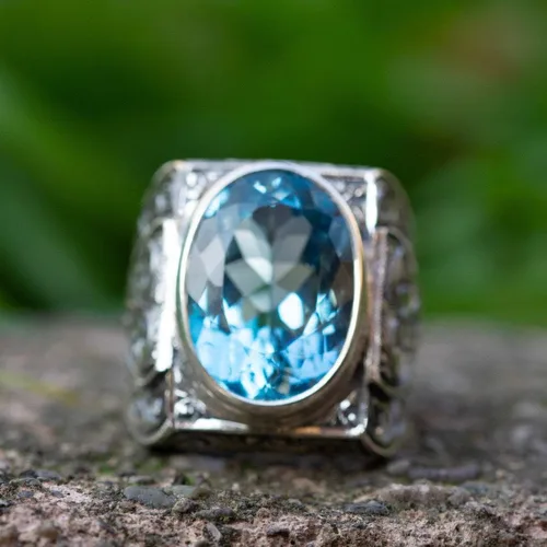 Vista 2 de LRESJJIUJ Anillo de acero inoxidable retro con circonitas cúbicas de corte cuadrado, sello de piedra tallada a mano, gema de topacio azul, anillo
