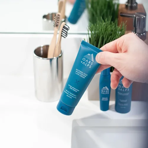 Vista 7 de Oars + Alps Kit de cuidado de la piel para hombres, el juego de regalo incluye lavado facial, rodillo de ojos e hidratante, vegano y sin gluten
