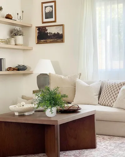 Vista 7 de Hollyone Paquete de 3 plantas artificiales en macetas, plantas artificiales pequeñas de eucalipto, romero, helecho boston, vegetación, decoración