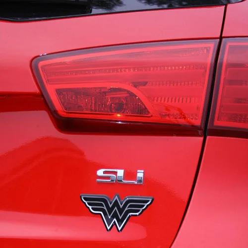 Vista 4 de Fan Emblems Wonder Woman - Calcomanía cromada para automóvil, logotipo clásico (negro y cromado)