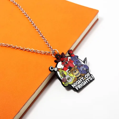 Vista 4 de FNAF - Insignia de guardia de seguridad Pin de guardia nocturno de Freddy Fazbear Regalos de disfraz de la FNAF para niños, hombres, mujeres
