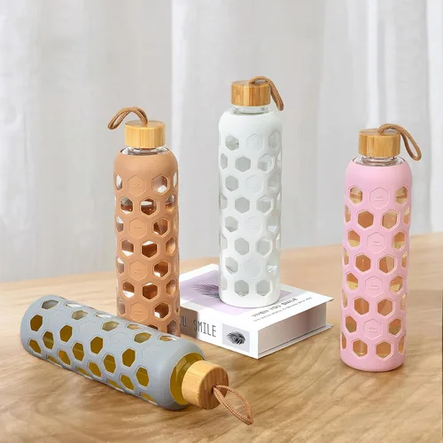 Vista 5 de Botella de agua de vidrio de 32 onzas con tapa de bambú, botellas reutilizables transparentes con funda de silicona y marcador de tiempo, vaso