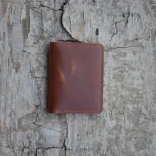 Vista 2 de JJNUSA Billetera de cuero minimalista hecha a mano para hombres envejecidos con tarjetero para regalos, estilo 2, marrón
