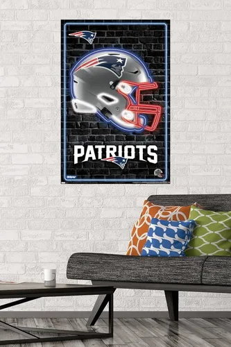 Vista 2 de NFL New England Patriots - Póster de pared con casco neón 23, 34 pulgadas de largo x 22.4 pulgadas de ancho, versión sin marco