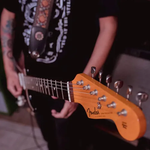 Vista 2 de Squier Classic Vibe 70s Stratocaster Guitarra eléctrica, con garantía de 2 años, negra, diapasón de madera de arce
