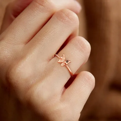 Vista 5 de Ailetop Anillos de mariposa apilables para mujeres, adolescentes y niñas, anillos iniciales chapados en oro para mujeres y niñas, anillo de mariposa