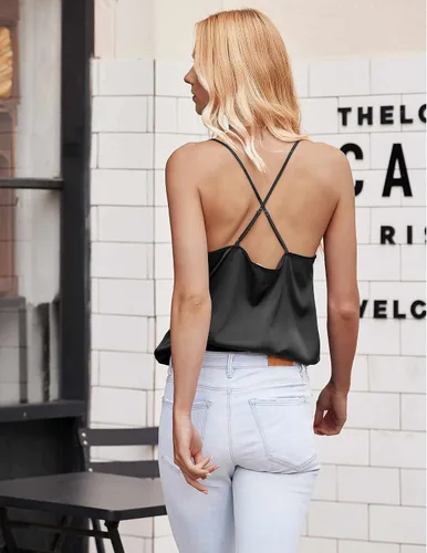 Vista 2 de Ekouaer Camiseta sin mangas de satén con cuello vuelto para mujer, camisola sedosa suelta sin mangas, blusa básica de satén para mujer