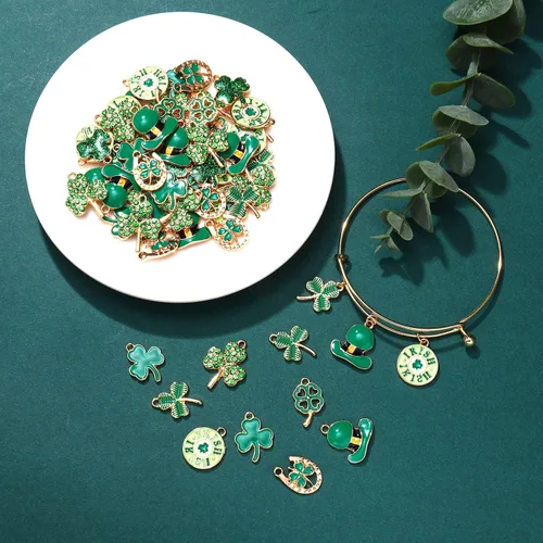 Vista 5 de 40/80 dijes de trébol del día de San Patricio para hacer joyas, diamantes de imitación esmaltados con sombrero verde y hojas colgantes