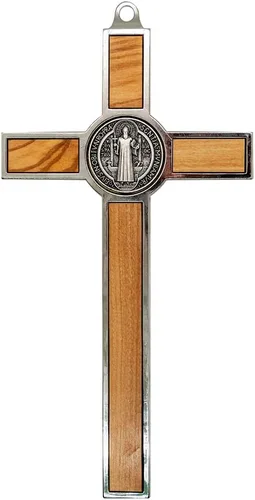 Vista 2 de Cruz de pared pequeña de San Benito, patrón de los estudiantes, 5.25 pulgadas de alto, madera y metal, gran regalo católico para bautismo, primera