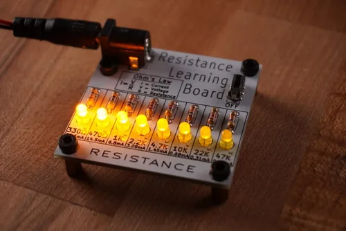 Vista 2 de Aprender a soldar Tablero de aprendizaje electrónico: resistencia Kit STEM Practica la soldadura y aprende electrónica
