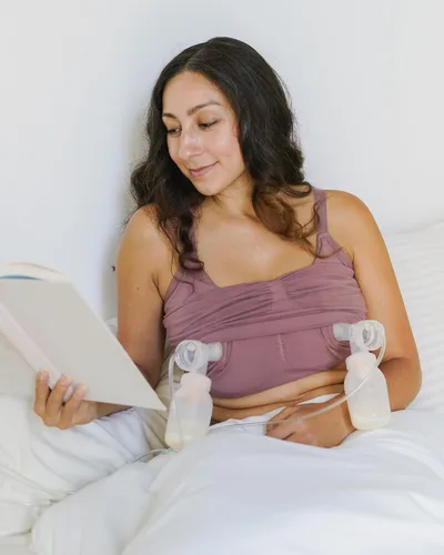 Vista 2 de Kindred Bravely Sublime - Brasier de bombeo para dormir, manos libres, ajustable, brasier de lactancia con clip EasyClip para todos los extractores