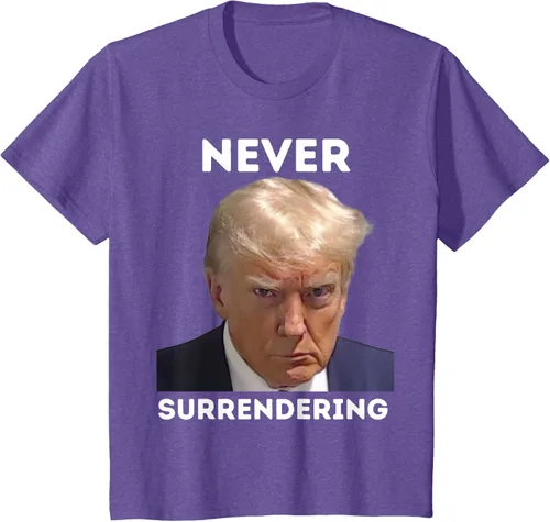 Vista 37 de Triumph Never Surrendering - Camiseta Trump Mug Shot, Negro