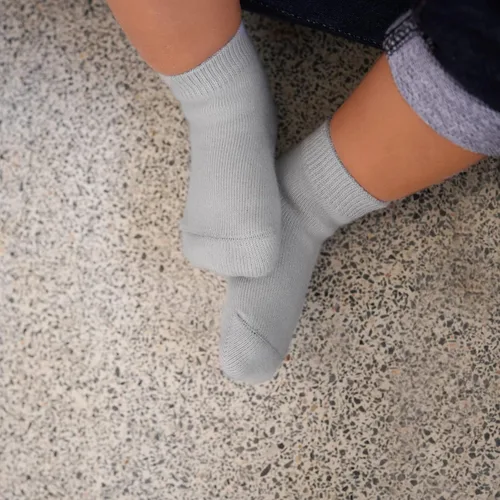 Vista 5 de RATIVE Calcetines antideslizantes con empuñaduras para bebés y niños pequeños