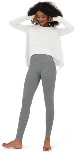 Vista 4 de ODODOS - Camisa para mujer, manga larga, tipo ombliguera, con agujero para el pulgar, deportiva, para ir al gimnasio, entrenamiento o yoga