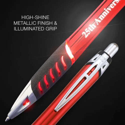 Vista 5 de Bolígrafos de metal grabados con láser personalizados con grabado iluminado y agarre en color verde. Haz clic en el bolígrafo para iluminar tu