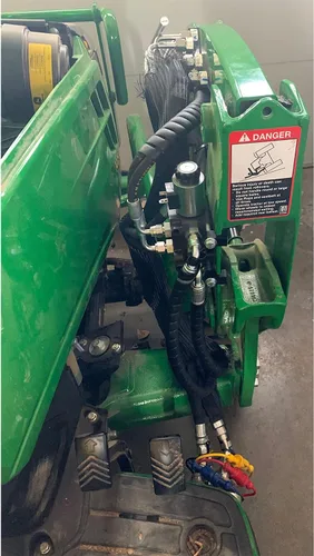Vista 5 de Kit de Válvula Desviadora Eléctrica Hidráulica Summit Hydraulics para Modelos de Tractor John Deere 1025E, 1026R, 1025R, 2025R y 2026R