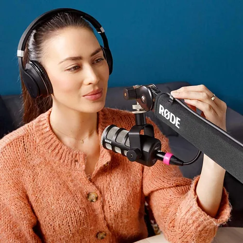 Vista 4 de Rode PSA1+ Pro Studio Boom Arm para podcasting y transmisión con cable XLR de grado profesional y paño de pulido StreamEye
