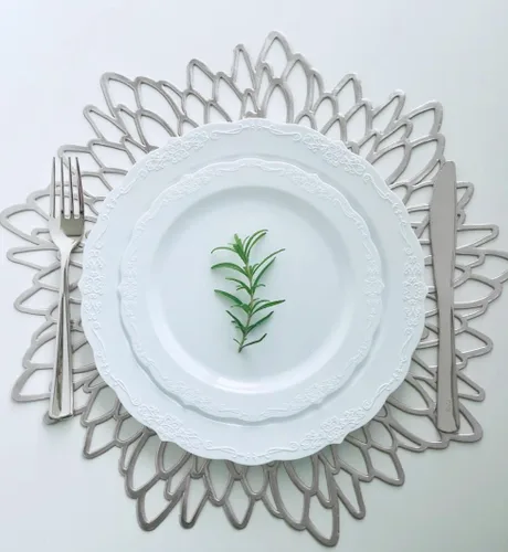 Vista 2 de Manteles individuales metálicos plateados con texto en inglés "OCCASIONS", A1. Hoja de plata A. Hoja de plata