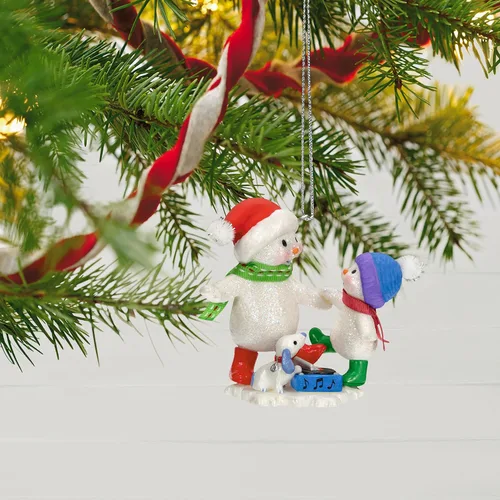 Vista 6 de Hallmark Keepsake Adorno de Navidad 2023, haciendo recuerdos bailando al ritmo, regalos para ella