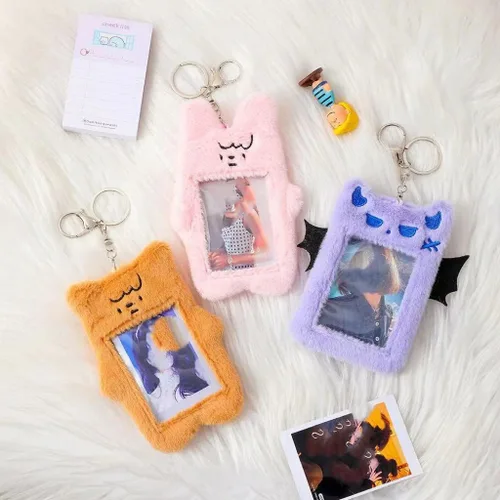 Vista 2 de Tooe 3 pulgadas Kpop Photocard Holder Llavero Y2K Kawaii Coreano Tarjetero Felpa Diablo Funda Linda Estética Foto Manga, Púrpura