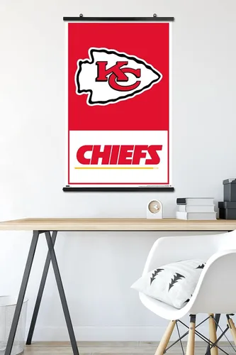 Vista 5 de Trends International NFL Kansas City Chiefs - Póster de pared con logotipo 21, 34 pulgadas de largo x 22.4 pulgadas, paquete de póster y clip
