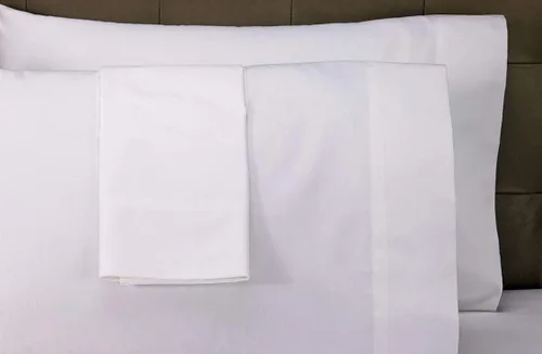 Vista 5 de Marriott Fundas de almohada Signature – Fundas de almohada suaves y transpirables de mezcla de algodón – Juego de 2 – Queen